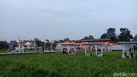Resto Natural ini dibuka sejak 18 Januari 2021. Resto itu berkonsep kuliner jajanan dengan berbagai macam menu.
