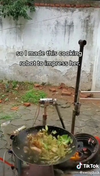 Teknisi Bikin Robot Masak Chinese Food