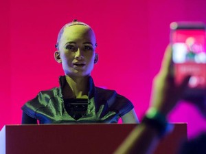Robot Sophia Siap Diproduksi Massal di Tengah Pandemi Corona