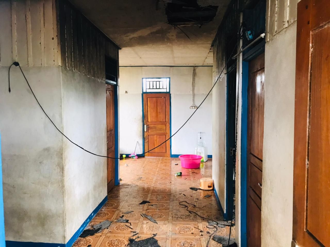 Rumah Ketua KPU Yahukimo Yesaya Magayang dibakar orang tak dikenal. Polisi menduga terkait Pilkada 2020 (dok Polda Papua)