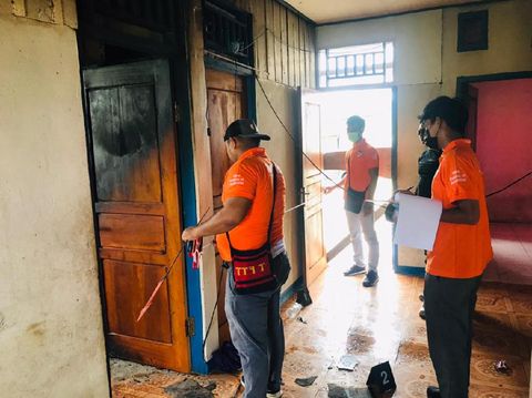 Rumah Ketua KPU Yahukimo Yesaya Magayang dibakar orang tak dikenal. Polisi menduga terkait Pilkada 2020 (dok Polda Papua)