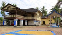 Suasana dan kondisi dari rumah peninggalan Datuk Laksamana Raja Di Laut IV Laksamana Ali Akbar di Kecamatan Bukit Batu, Bengkalis, Riau, Minggu (24/1/2021).