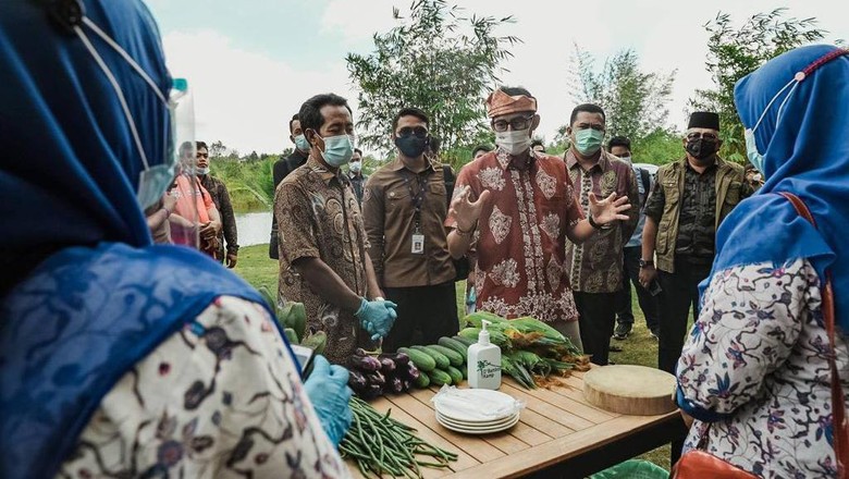 Sandiaga di Desa Ekang Angculai Sandiaga di Desa Ekang Angculai