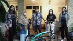 Sandiaga Uno dan Wulan Guritno Lelang Seli untuk Amal