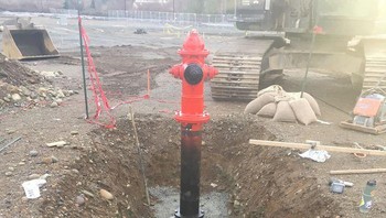 Bagian bawah hidran pemadam kebakaran, ternyata panjang ya. Foto: Bored Panda