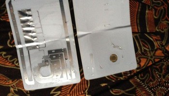 Kartu kredit jika dibelah, iseng amat sih. Foto: Bored Panda