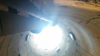 Bagian dalam menara Pisa yang terkenal di Italia. Foto: Bored Panda