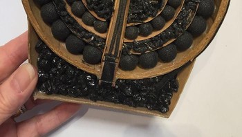 Bagian dalam kembang api jika dibelah. Foto: Bored Panda