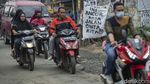 Spanduk Lucu Hingga Pohon Pisang Sindir Jalan Rusak di Bogor