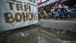 Spanduk Lucu Hingga Pohon Pisang Sindir Jalan Rusak di Bogor