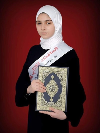 taqwa zahir Remaja yang berusia 15 tahun asal Palestina ini, berhasil menghafal Al-Quran selama kurang dari enam bulan