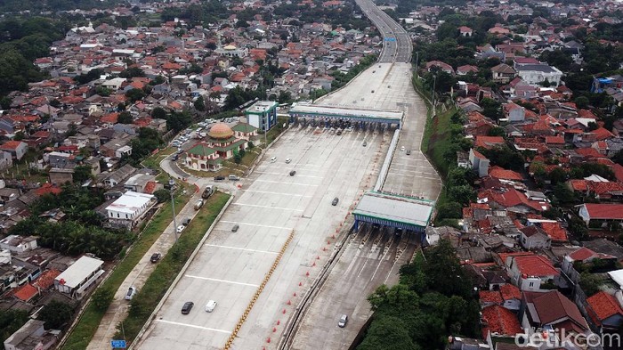 Tommy Soeharto gugat pemerintah membayar Rp 56 miliar. Gugatan dilayangkan terkait penggusuran bangunan miliknya di kawasan Proyek Tol Depok-Antasari (Desari).