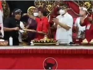 PD soal Koster Suap-suapan Satu Sendok: Khilaf, Saking Gembira HUT PDIP