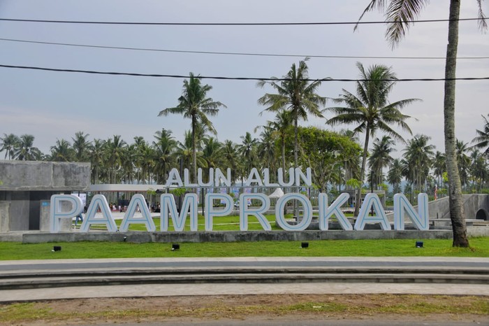 Wajah Baru Alun-alun Paamprokan Wajah Baru Alun-alun Paamprokan