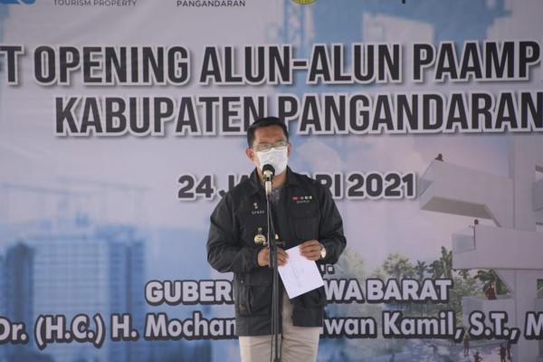 Gubernur Jawa Barat (Jabar) Ridwan Kamil sudah melakukan Soft Opening sekaligus peninjauan Alun-alun Paamprokan yang berada di Jalan Pamugaran, Kabupaten Pangandaran, Minggu (24/1) kemarin. Gubernur Jawa Barat (Jabar) Ridwan Kamil sudah melakukan Soft Opening sekaligus peninjauan Alun-alun Paamprokan yang berada di Jalan Pamugaran, Kabupaten Pangandaran, Minggu (24/1) kemarin.