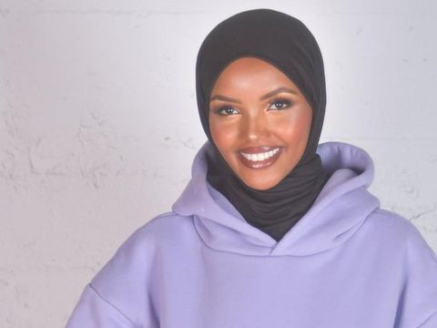 Wawancara khusus Halima Aden, supermodel berhijab pertama yang tinggalkan dunia fashion: 'Karier saya tampak sukses, tapi secara mental saya tidak bahagia'