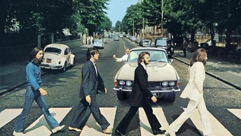Di sampul album Abbey Road milik The Beatles. Foto: instagram.com/the_dadvent/  