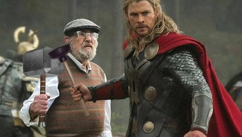 Bareng Thor. Foto: instagram.com/the_dadvent/  