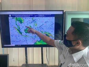 BMKG Tanjung Perak Imbau Warga Waspada Potensi Banjir Rob di Surabaya