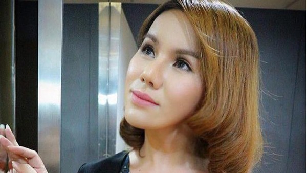 10 Foto Transformasi Transgender Cantik, Dulu Diejek Kini Nikahi Pria Tampan