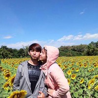 Begini potret kebersamaan antara Bow dan suaminya, Chu. Walaupun memiliki perbedaan usia yang cukup jauh, keduanya tetap terlihat romantis. Bagaimana menurutmu? Foto: eva.vn