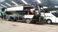Untuk mengejar waktu pengerjaan dan biaya yang lebih terjangkau, Mas Wahid memilih bengkel rekanan Adiputro, yakni Repair Body 99 yang berlokasi di Malang. Foto: Repair Body Bus 99