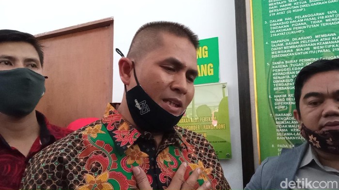 Deden akhirnya meminta maaf telah menggugat ayahnya