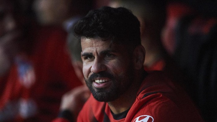SEVILLE, SPAIN - NOVEMBER 02: Diego Costa of Club Atletico de Madrid 
looks on prior to the start the La Liga match between Sevilla FC and Club Atletico de Madrid at Estadio Ramon Sanchez Pizjuan on November 02, 2019 in Seville, Spain. (Photo by Aitor Alcalde/Getty Images)