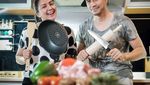 Mesranya Donna Agnesia dan Darius Sinathrya saat Masak Bersama