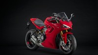 SuperSport 950 hadir dengan swingarm satu sisi, rangka teralis yang dipasang pada engine yang berfungsi sebagai elemen bertekanan/penahan beban untuk mengurangi bobot. Motor ini memiliki bobot kering 184 kg. Foto: Dok. Ducati