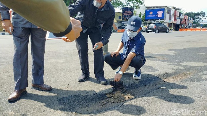 Fasilitas taman kota Kuningan sudah rusak padahal belum diresmikan