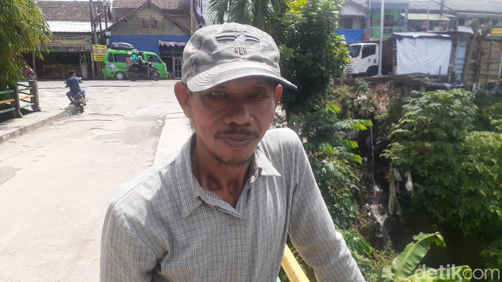 Jl Raya Cilebut rawan longsor (Afzal Nur Iman/detikcom)