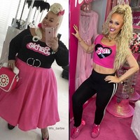 Sebelumnya, wanita bernama Kayla Lavende yang bekerja sebagai desainer kostum itu bahkan sampai harus memesan dua tiket pesawat karena obestitas yang dialaminya. Kayla yang dulu biasanya selalu menggunakan pakaian berukuran XXXL kini sudah bisa mengenakan ukuran 8. Foto: Instagram/@wls_barbie