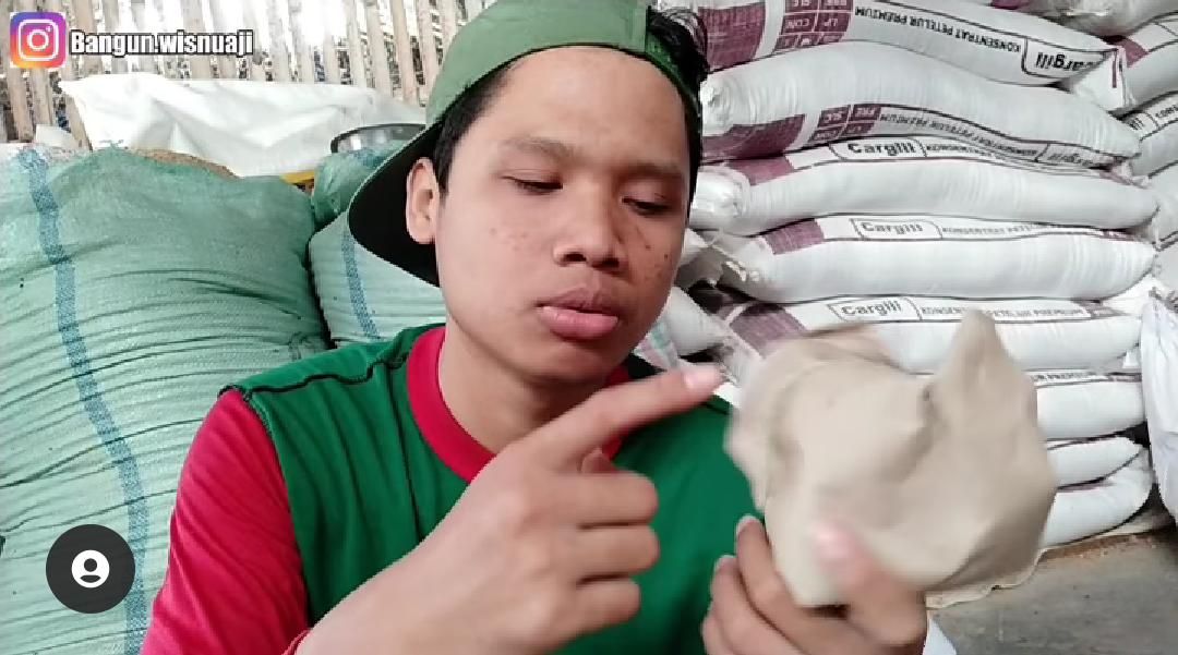 Keren dan Bikin Ngakak, Pria Ini Unboxing Makanan Pakai Bahasa Jawa Medok