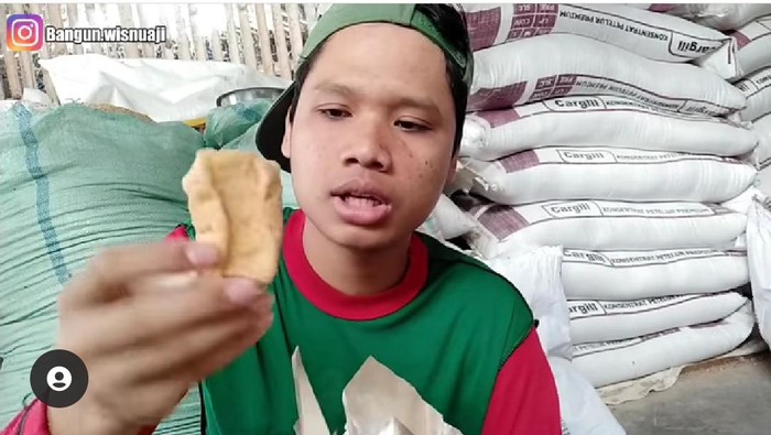 Keren dan Bikin Ngakak, Pria Ini Unboxing Makanan Pakai Bahasa Jawa Medok