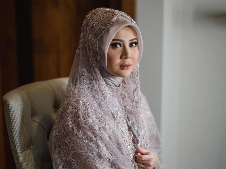 8 Gaya Hijab Kesha Ratuliu Saat Pengajian Jelang Pernikahan