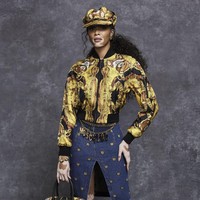 Model vitiligo Winnie Harlow menampilkan koleksi terbaru Moschino Pre Fall 2021. Foto: dok. Moschino.