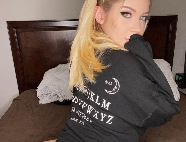 Tuhan akan mencintaimu apapun yang terjadi. Itulah yang aku pelajari dari rumah, sekolah dan gereja, ungkapnya.  Foto: dok. Instagram