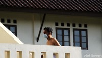 Seluruh pasien yang ada di Wisma Makara UI merupakan warga yang bertempat tinggal di wilayah Depok.
