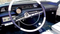  Sistem stereo yang dipasang di bagasi dilengkapi amplifier Sony serta beberapa speaker dan subwoofer.  Melengkapi modifikasi interior terdapat power tilt steering dan takometer yang terpisah. Foto: dok. Goldin Auctions.