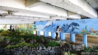 Mural ini dibuat untuk mempercantik kolong  jembatan yang sebelumnya tampak kumuh.