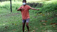 Senam digelar setelah kegiatan olahraga di Wisma Makara sudah selesai.