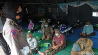 Prokes tersebut berupa, menjalankan 3M, seperti memakai masker, mencuci tangan dan menjauhi kerumunan.