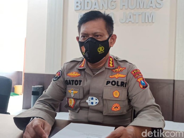 Polisi Jatim mengumpulkan hasil denda Rp 500 juta selama operasi yustisi pemberlakuan pembatasan kegiatan masyarakat (PPKM). Hasil itu terkumpul selama dua pekan PPKM.