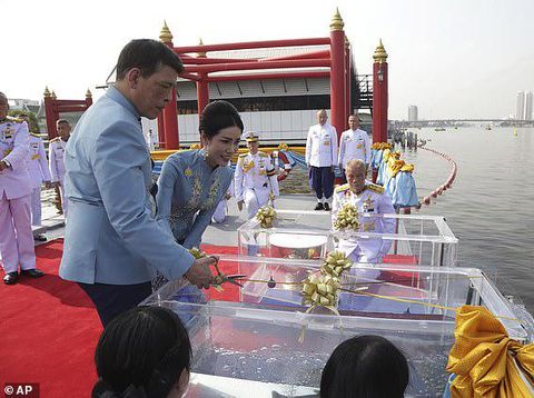 Raja Thailand Maha Vajiralongkorn & Sineenat Wongvajirapakdi