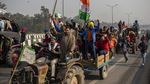 Ribuan Petani di India Demo Pakai Traktor