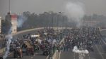 Ribuan Petani di India Demo Pakai Traktor