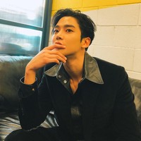 Kim Seok Woo atau yang dikenal sebagai Rowoon SF9 mulai dikenal sebagai pemilik wajah jenius. Dalam daftar ini, idol KPop yang juga aktor tersebut menempati posisi ketujuh karena penampilannya dianggap high fashion. Foto: dok. Instagram @ewsbdi