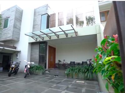 8 Potret Rumah Mewah Ari Wibowo yang Jarang Terekspos 
