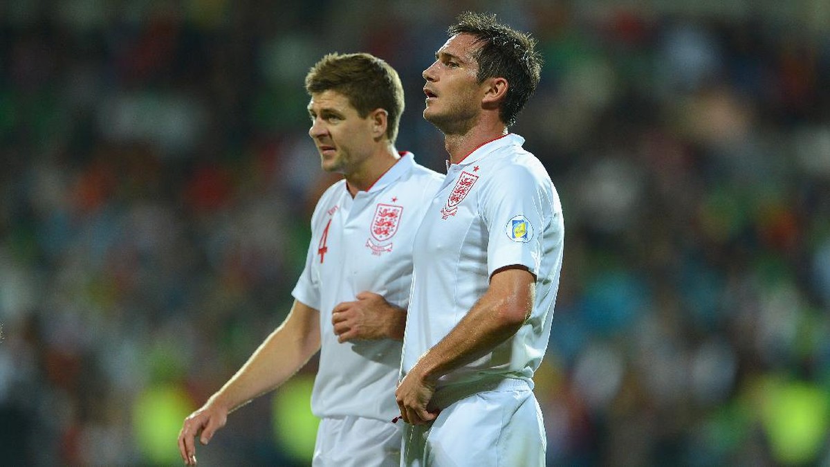 Steven Gerrard bersimpati kepada Frank Lampard yang baru saja dipecat Chelsea (Foto: Getty Images/Michael Regan)